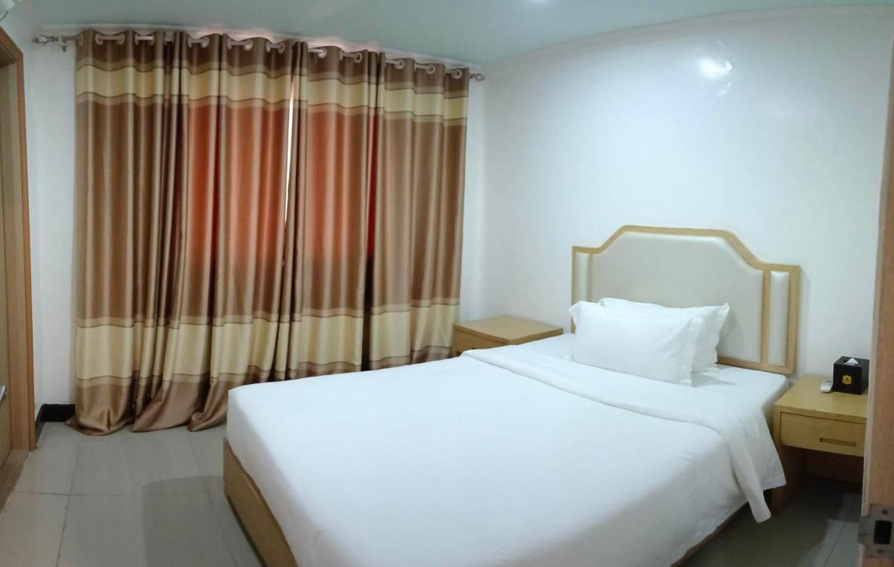 Punta Clark Hotel Clark Field Экстерьер фото