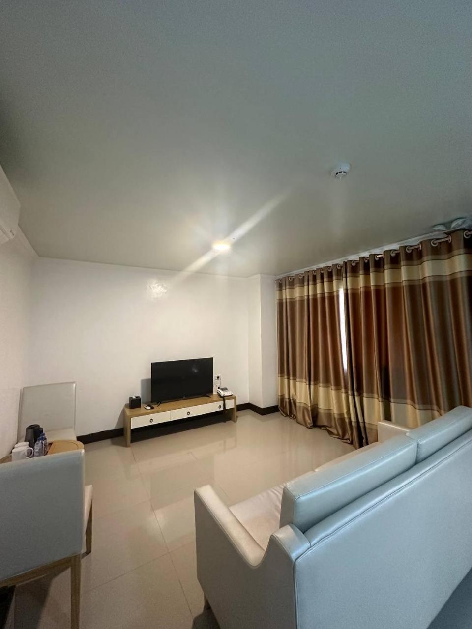 Punta Clark Hotel Clark Field Экстерьер фото