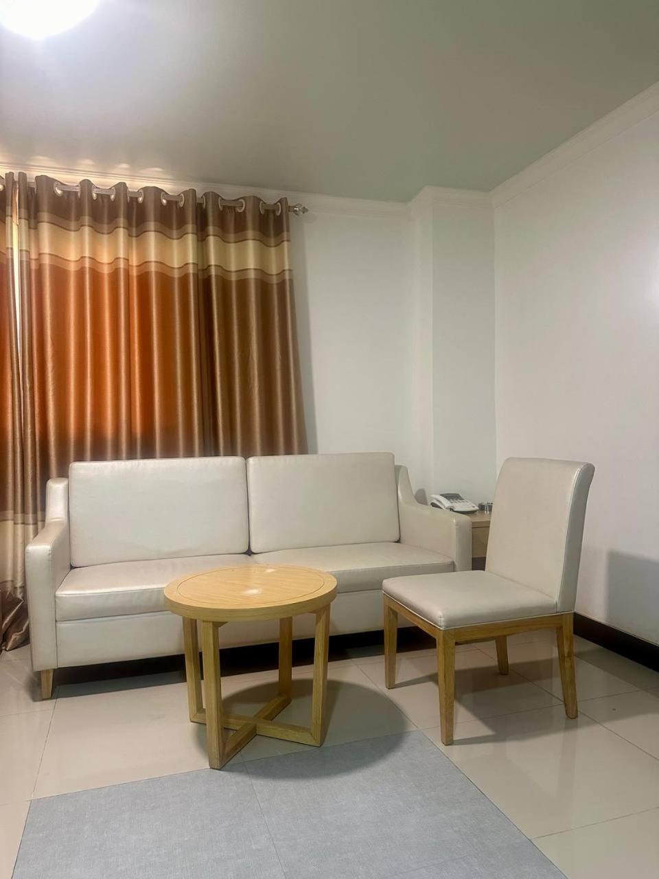 Punta Clark Hotel Clark Field Экстерьер фото