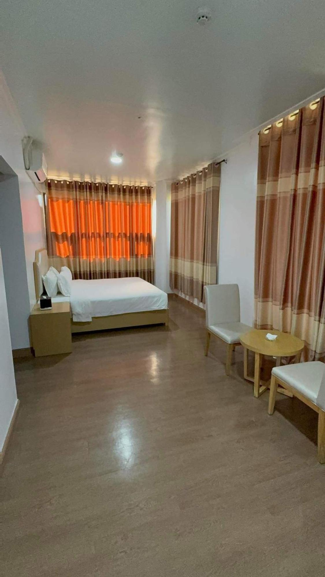 Punta Clark Hotel Clark Field Экстерьер фото